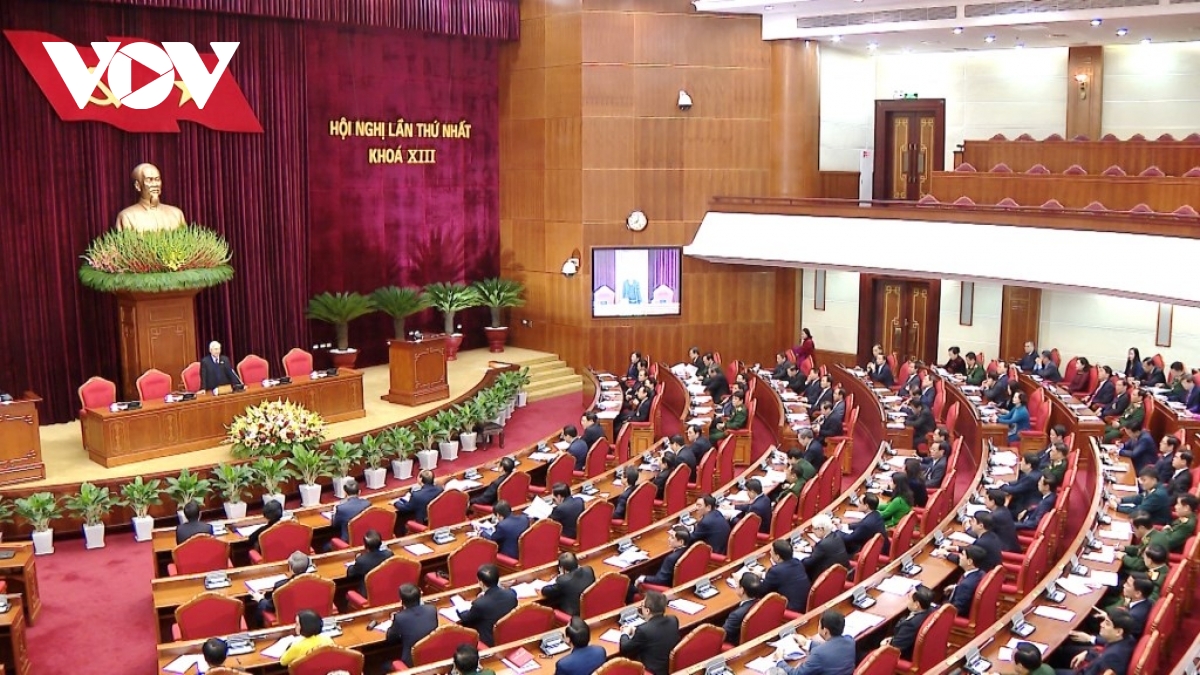 Politburo introduces candidates to key State positions